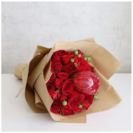 Deliver beautiful hand bouquets to your loved ones in Kuwait