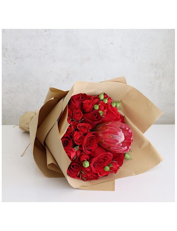 Deliver beautiful hand bouquets to your loved ones in Kuwait