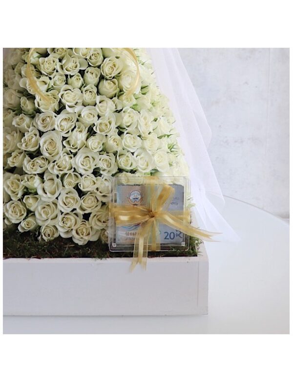 Bridal dress fresh flowers with acrylic box for cash by Novo