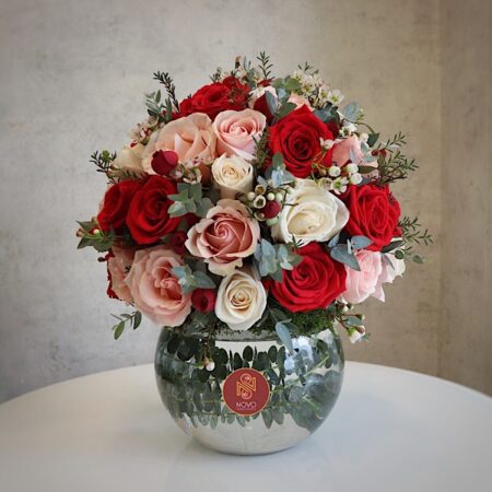 mixed color roses bouquet